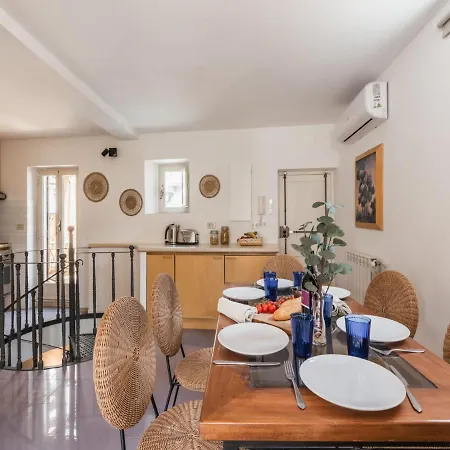 The Rent - Two-bedroom With Terrace Near Trevi Fountain Rzym