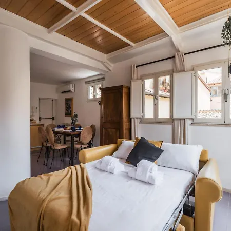 The Rent - Two-bedroom With Terrace Near Trevi Fountain