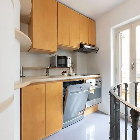The Rent - Two-bedroom With Terrace Near Trevi Fountain *