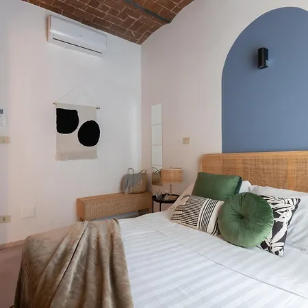 The Rent - Two-bedroom With Terrace Near Trevi Fountain *