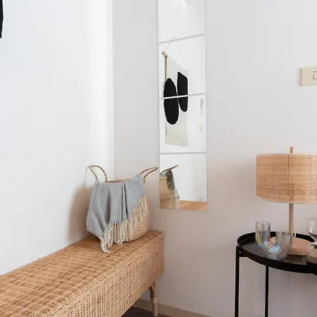 The Rent - Two-bedroom With Terrace Near Trevi Fountain