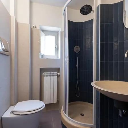 The Rent - Two-bedroom With Terrace Near Trevi Fountain * Rzym